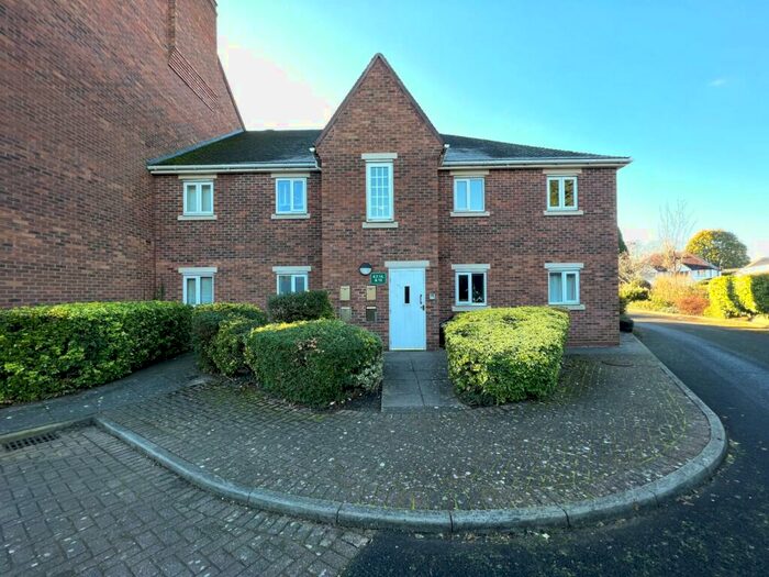 2 Bedroom Flat To Rent In Yew Tree Lane, Solihull, West Midlands, B91