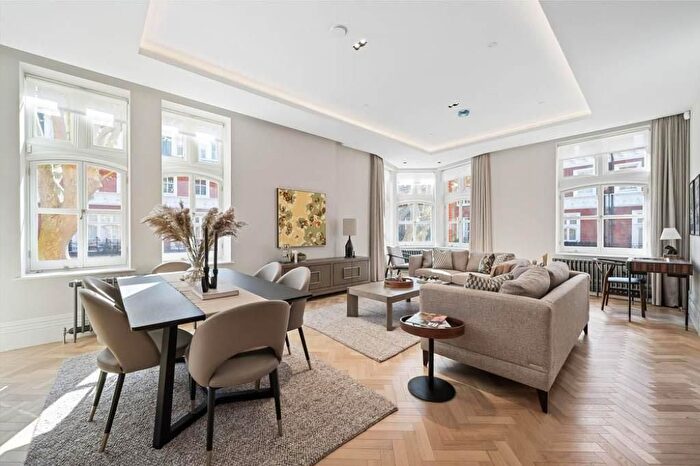 3 Bedroom Flat To Rent In Kensington Court, Kensington, W8