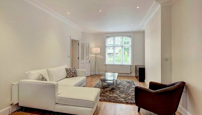 1 Bedroom Flat To Rent In Hamlet Gardens, Ravenscroft Park, Hammersmith, London, W6