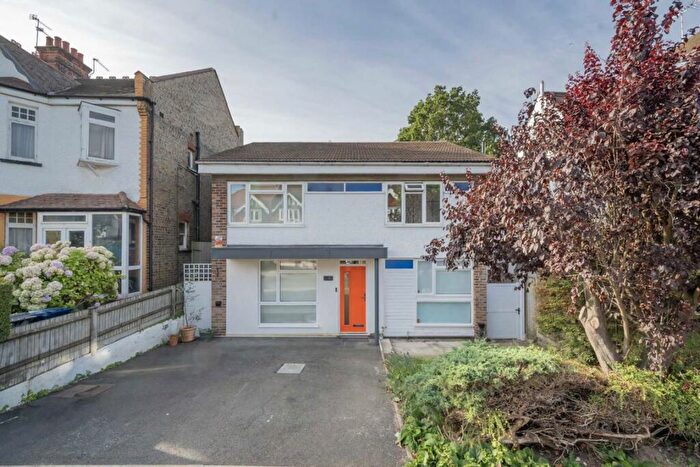 4 Bedroom Detached House To Rent In Holdenhurst Avenue, North Finchley, N12