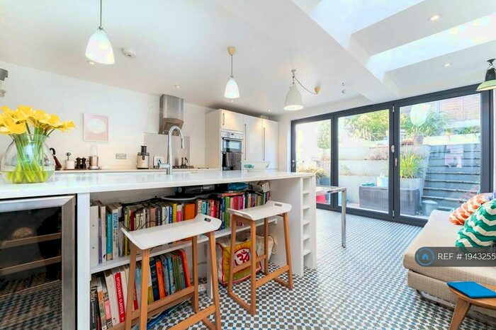 3 Bedroom Terraced House To Rent In Warleigh Road, Brighton, BN1