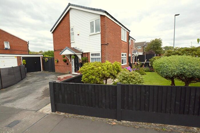 3 Bedroom Detached House For Sale In Sandbrook Way, Denton, M34