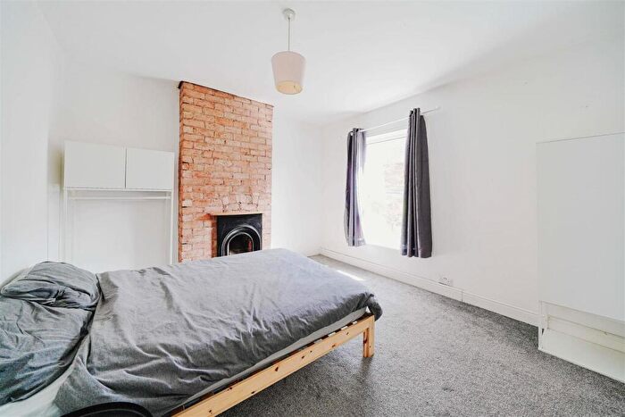 3 Bedroom Terraced House For Sale In Queens Avenue, Off Heathfield Road, Kings Heath, Birmingham, B14