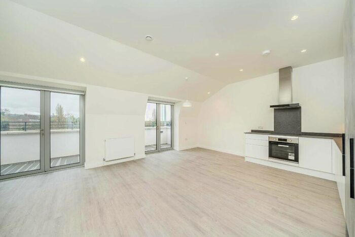 2 Bedroom Flat To Rent In Shirehall Lane, London, NW4