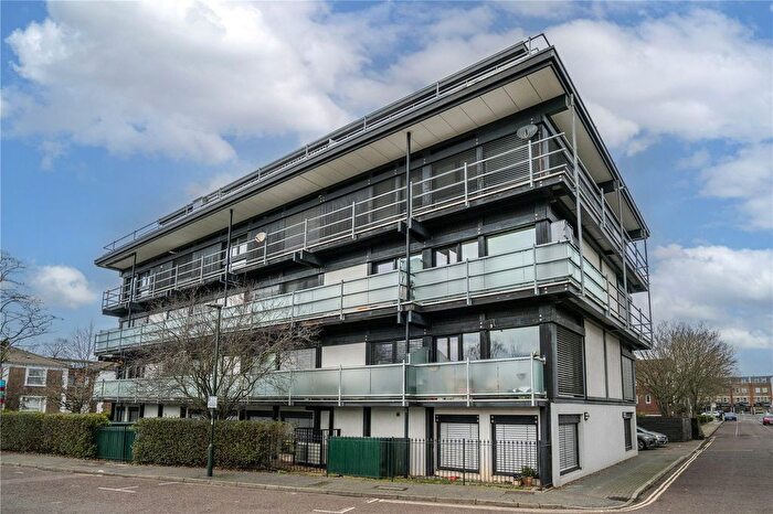 1 Bedroom Flat For Sale In Victoria Villas, Richmond, TW9