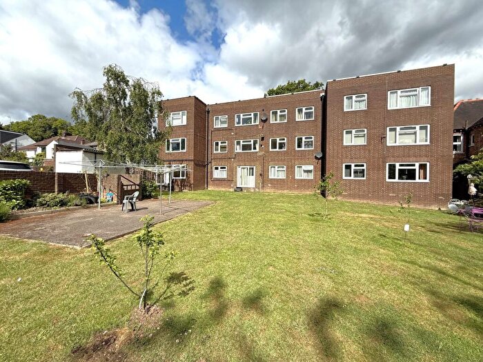 2 Bedroom Flat For Sale In Leicester Road, Barnet, EN5