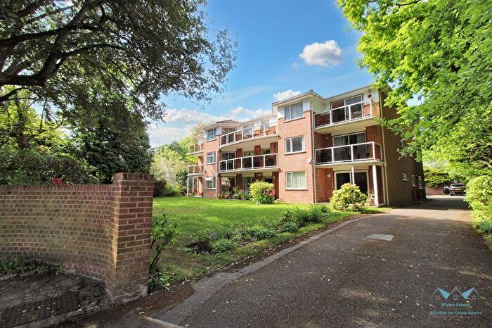 2 Bedroom Flat To Rent In Flat Grosvenor Court, BH1