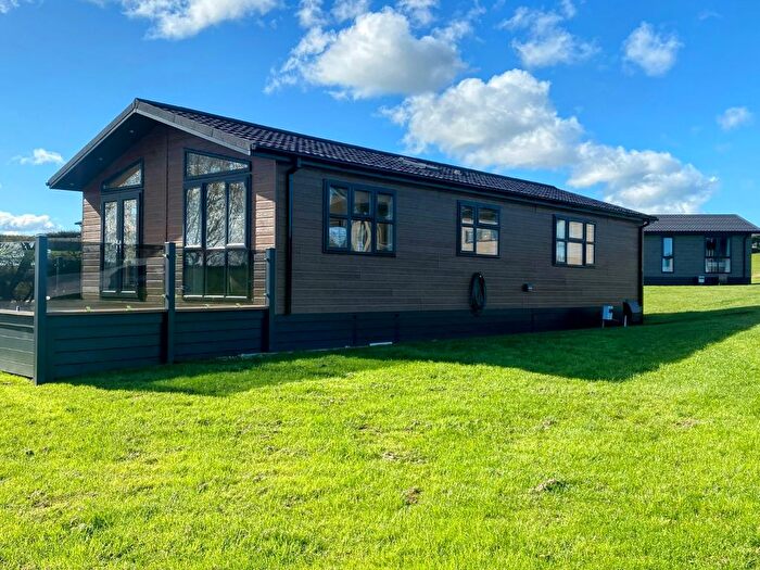 2 Bedroom Mobile/park Home For Sale In Guisborough Road, Whitby, North Yorkshire, YO21