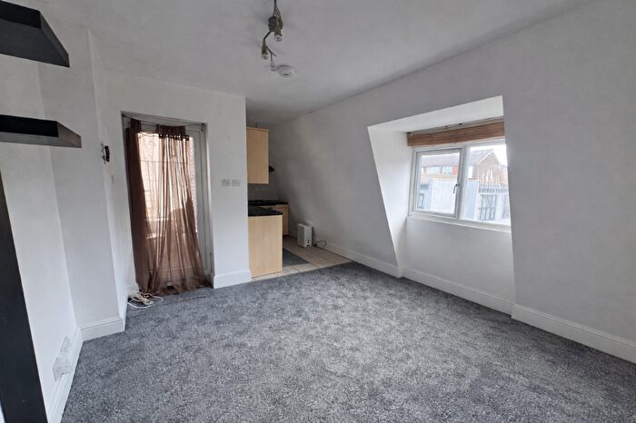1 Bedroom Flat To Rent In Midland Road, Luton, Bedfordshire, LU2
