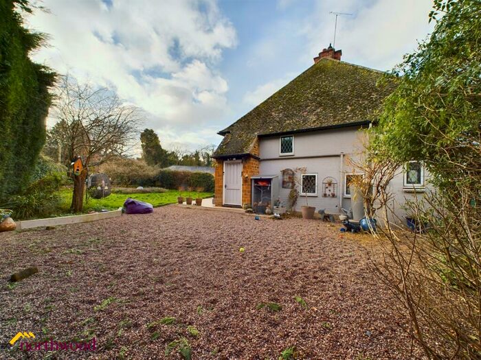 3 Bedroom Semi-Detached House For Sale In Goose Bank, Warmington, Driveway Parking, OX17