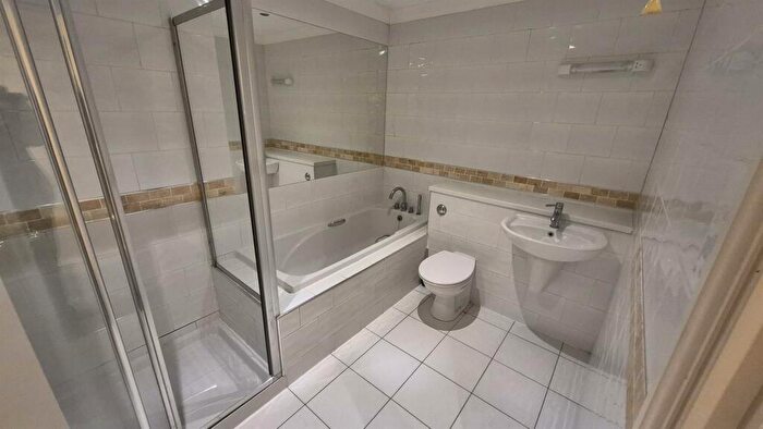 3 Bedroom Town House To Rent In Market Street, Haverfordwest, SA61