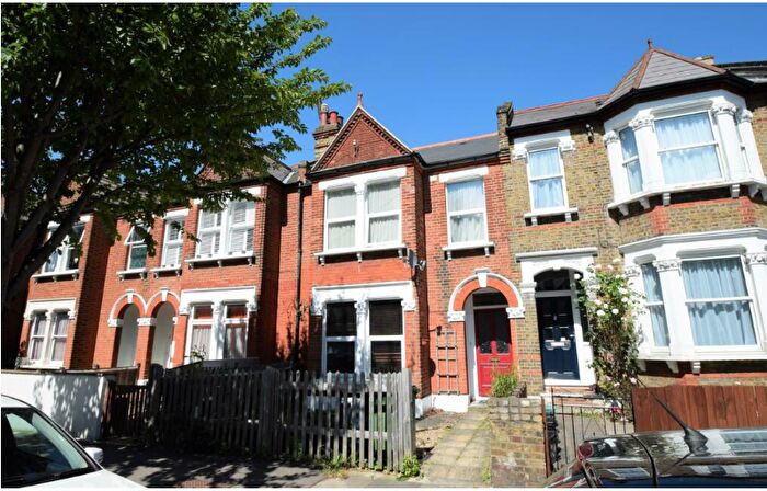 3 Bedroom Flat To Rent In Samos Road, London, SE20