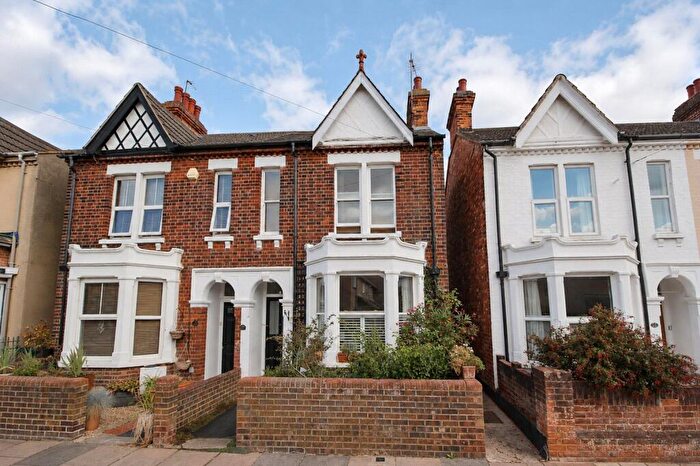 3 Bedroom Semi-Detached House For Sale In Sidney Road, Bedford, Bedfordshire, MK40