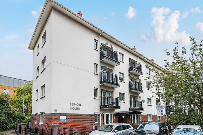 2 Bedroom Flat To Rent In Elsinore House, Denmark Road, Camberwell, SE5