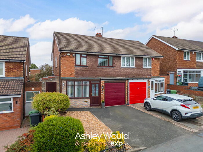 3 Bedroom Semi-Detached House For Sale In Richmond Street, Halesowen, B63
