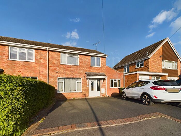 4 Bedroom Semi-Detached House For Sale In Hawthorn Crescent, Bewdley, DY12