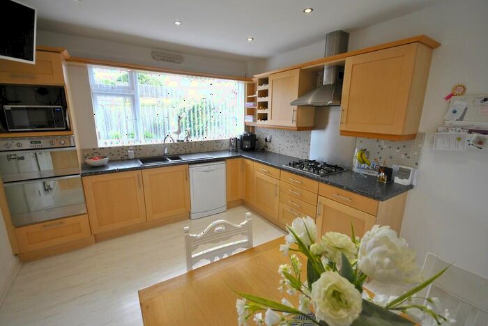 2 Bedroom Detached Bungalow For Sale In Edgehill Road, DN2