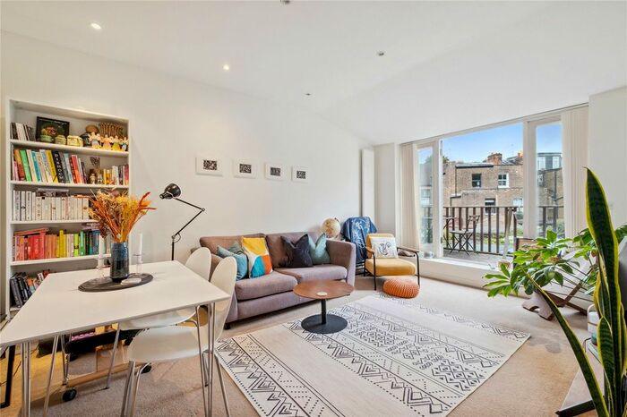 2 Bedroom Flat To Rent In Ferme Park Road, Ferme Park, N4