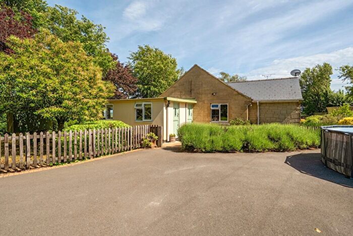 3 Bedroom Bungalow To Rent In Hackpen Swindon, SN4
