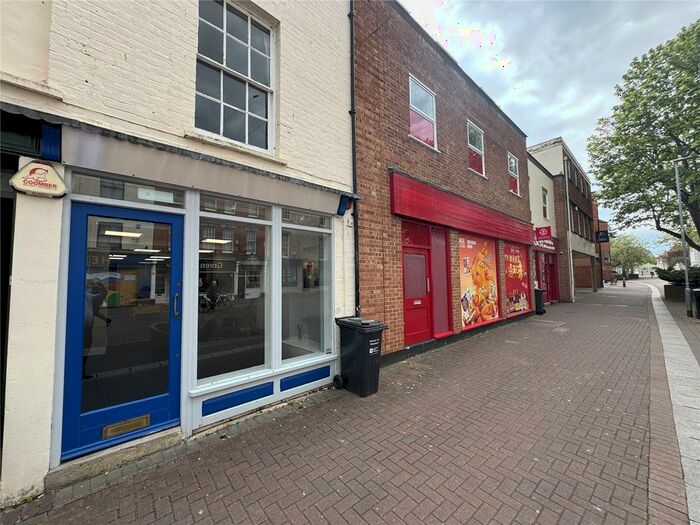 Terraced House To Rent In High Street, Taunton, TA1