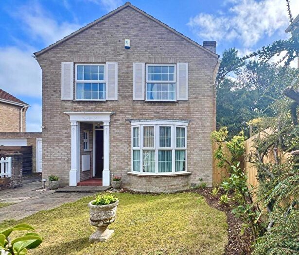 4 Bedroom Detached House For Sale In Glebe Fields, Milford On Sea, Lymington, Hampshire, SO41
