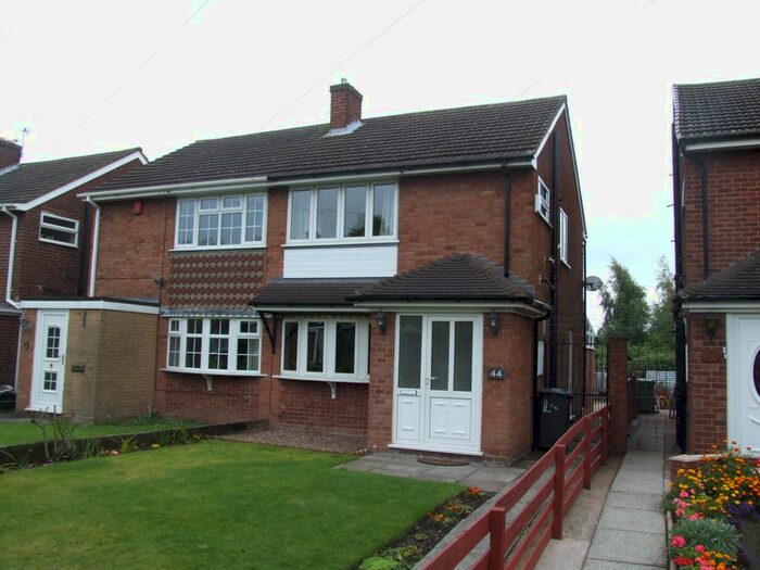 3 Bedroom Semi-Detached House To Rent In Laburnum Road, Stow Heath, Wolverhampton, WV1