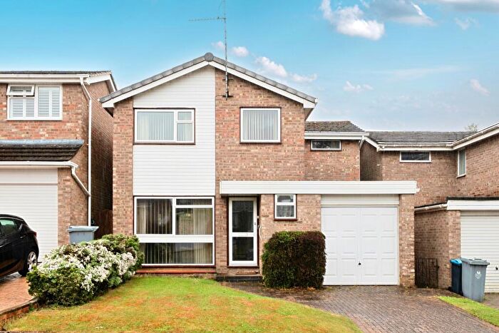 4 Bedroom Detached House For Sale In Edgeworth Drive, Carterton, Oxfordshire, OX18