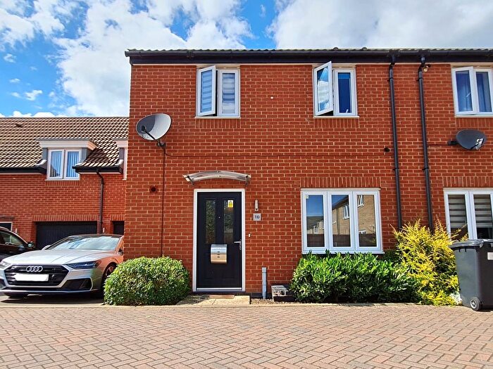 3 Bedroom Semi-Detached House To Rent In Lilyfield Crescent, Huntingdon, PE29