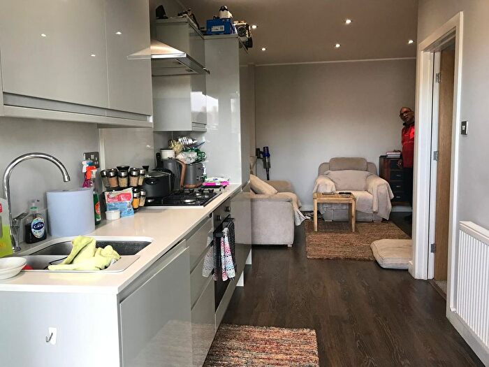 1 Bedroom Flat To Rent In Station Road, Chingford, E4