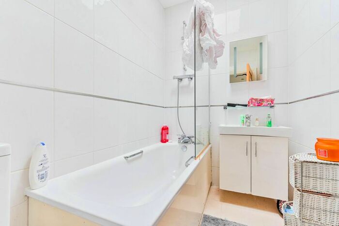 1 Bedroom Flat To Rent In Stanmore Hill, Stanmore, HA7