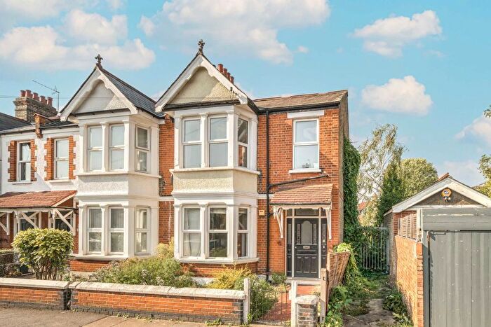 2 Bedroom Flat To Rent In Westbourne Avenue, London, W3