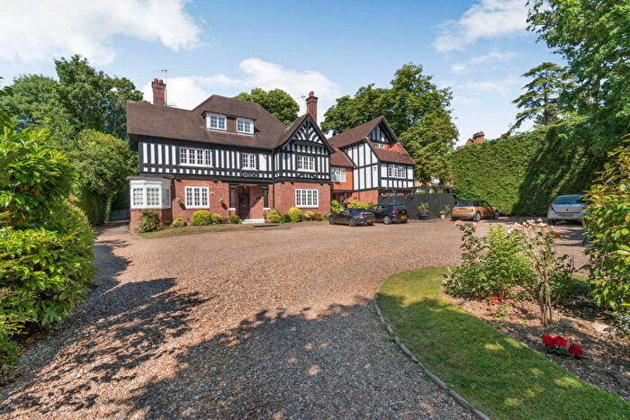 2 Bedroom Flat For Sale In Frithwood Avenue, Northwood, HA6