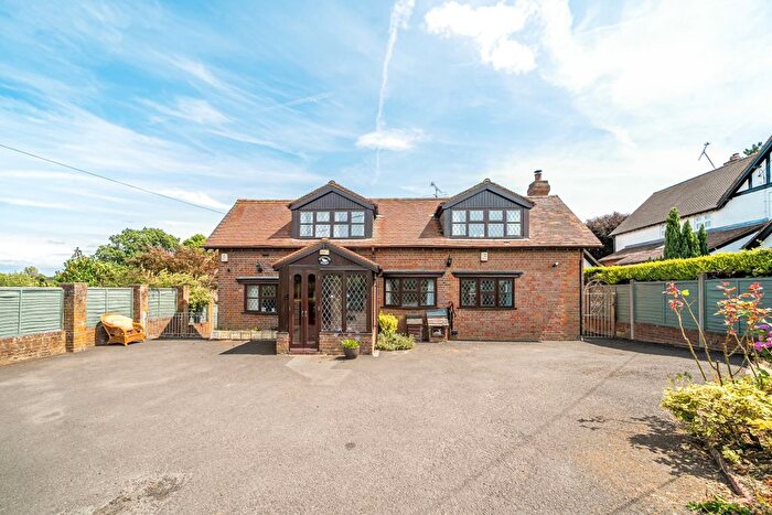 4 Bedroom Detached House To Rent In Ballinger, Great Missenden, HP16