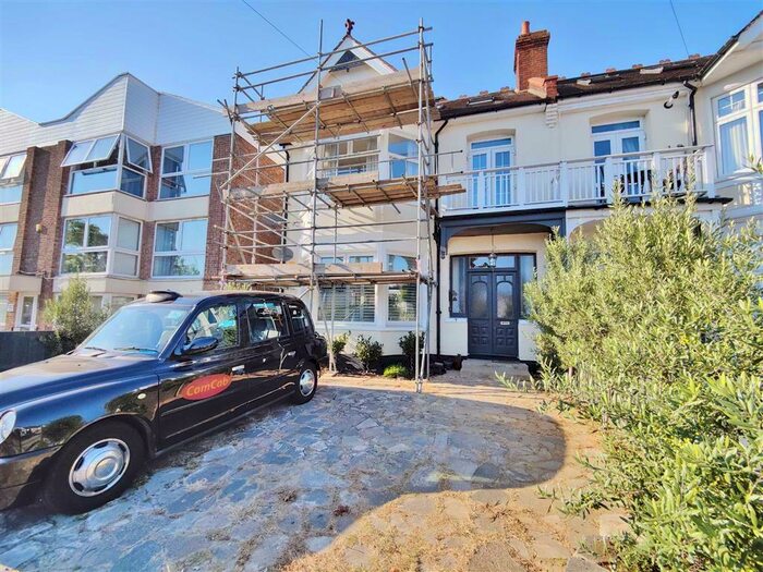 2 Bedroom Apartment To Rent In First Avenue, Westcliff On Sea, Essex, SS0