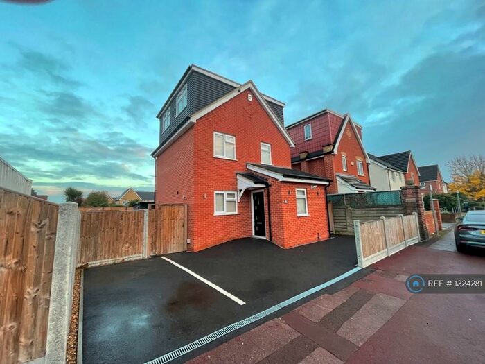 4 Bedroom Detached House To Rent In Ellerton Road, Dagenham, RM9
