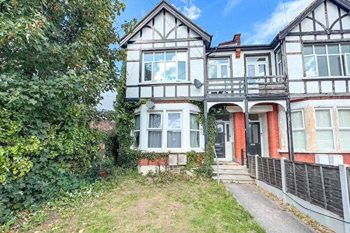 3 Bedroom Flat For Sale In Britannia Road, Westcliff-on-Sea, SS0