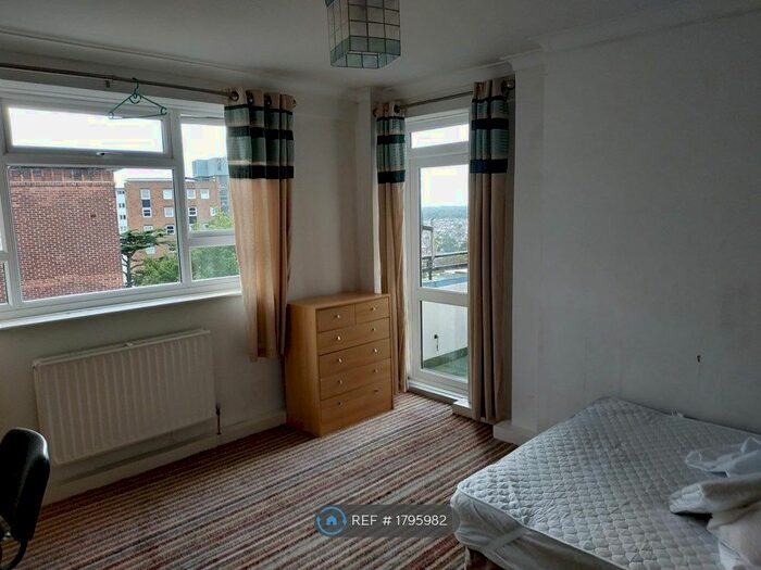4 Bedroom Flat To Rent In Cumberland House, Kingston Upon Thames, KT2