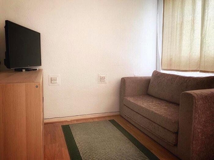 Studio To Rent In Loweswater House, Southern Grove, Tower Hamlets, London, E3