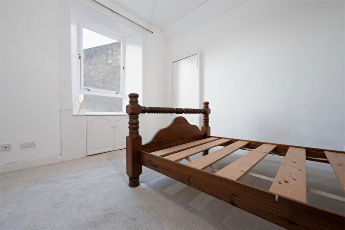 2 Bedroom Flat To Rent In Brisbane Street, Greenock, PA16