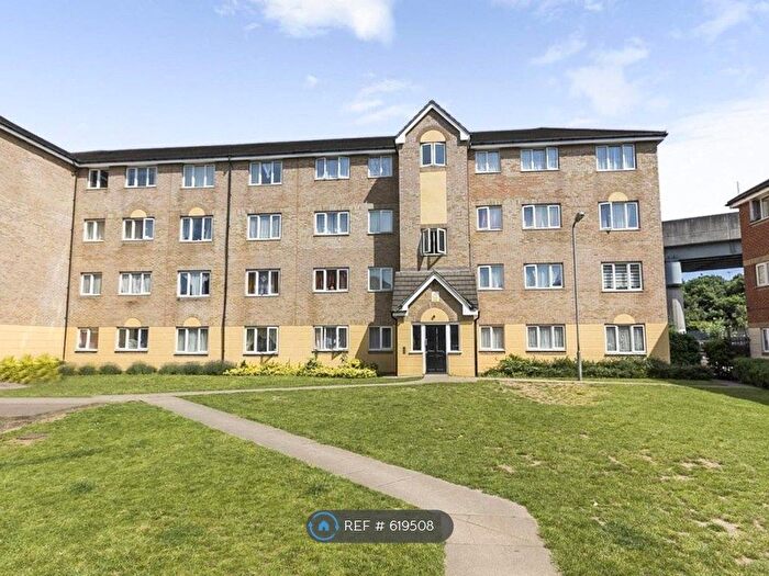 2 Bedroom Flat To Rent In Culpepper Close, London, N18