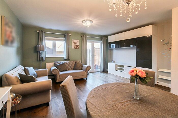 3 Bedroom Terraced House For Sale In Hornchurch Square, Farnborough, GU14