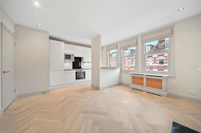 2 Bedroom Flat To Rent In St John's Road, Battersea, SW11