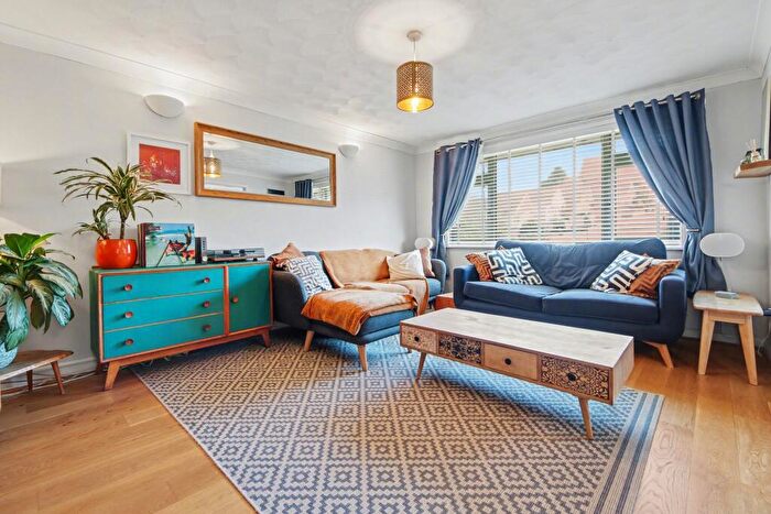 2 Bedroom Flat For Sale In Woodmill Lane, Bitterne Park, SO18