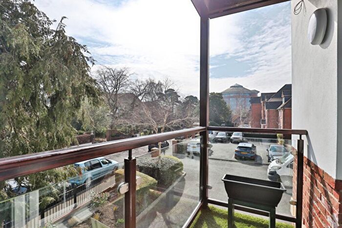 2 Bedroom Flat For Sale In Wimborne Road, Bournemouth Town Centre, Dorset, BH2