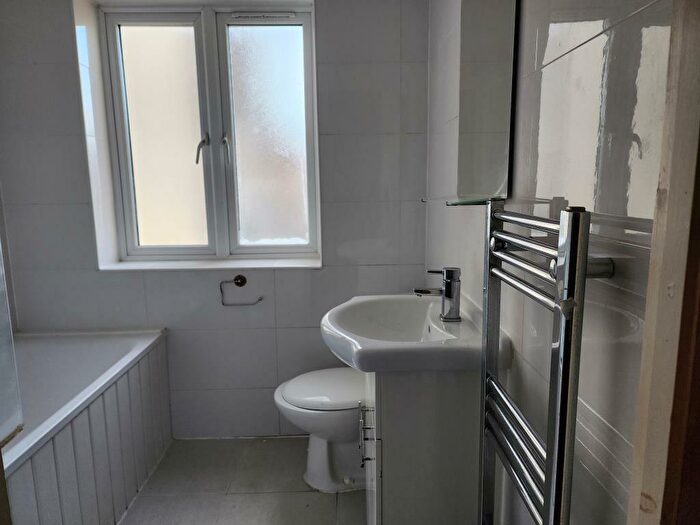 2 Bedroom Apartment To Rent In Chapel Street, Woking, GU21