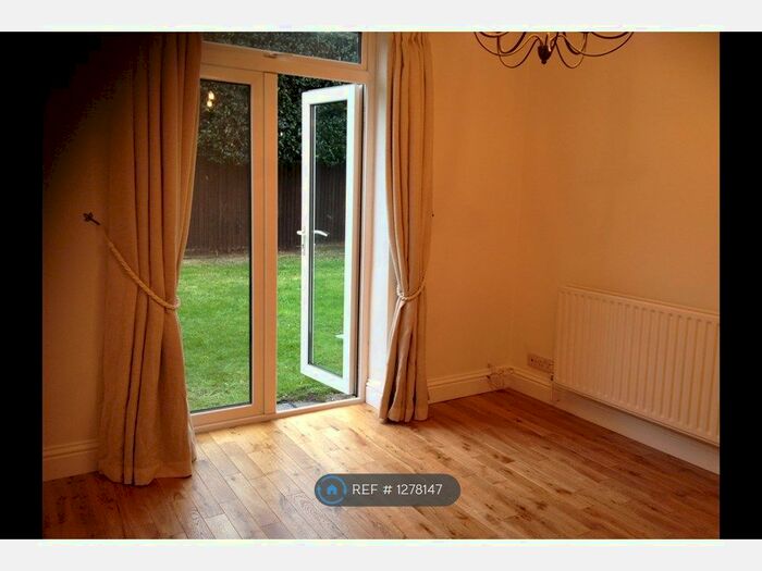 1 Bedroom Flat To Rent In Station Aproach, Ash Vale GU12