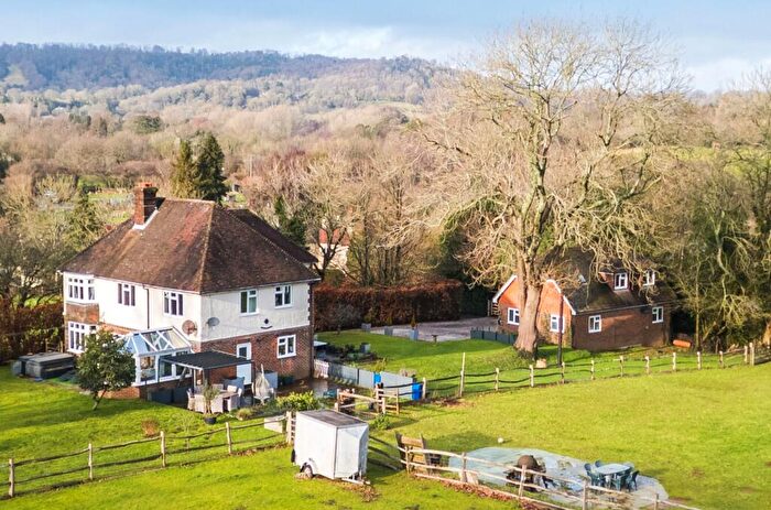 5 Bedroom Detached House For Sale In School Lane, Petersfield, GU32