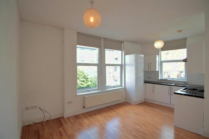 2 Bedroom Flat To Rent In Tasman Road, London, SW9