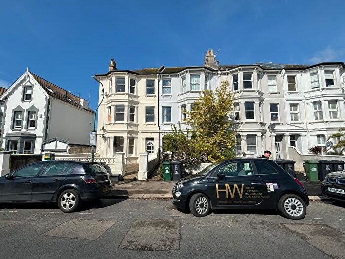 2 Bedroom Flat To Rent In Westbourne Gardens, Hove, BN3