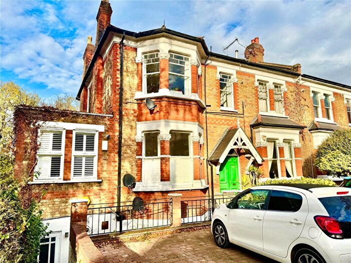 3 Bedroom Flat To Rent In Christchurch Road, London, N8